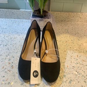 🌼6/$40🌼NWT A New Day Shoes. Feels like “Velvet”.